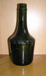 Тёмнозелёное стекло. Бутылка из под ликёра "Benedictine"