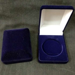 Коробка размером (61х79х32 мм) под монету в капсуле, диаметр ячейки 45 мм, Россия, синий